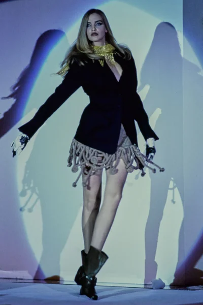 Look 25